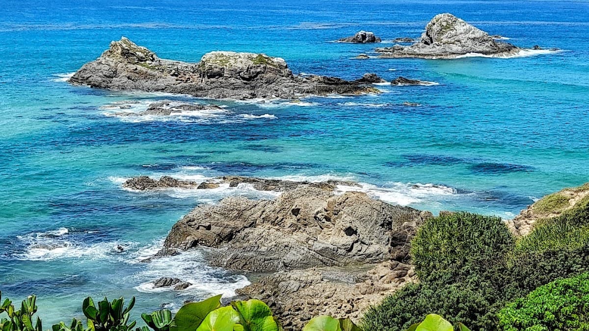 Three Sisters walking track (Broken Head)